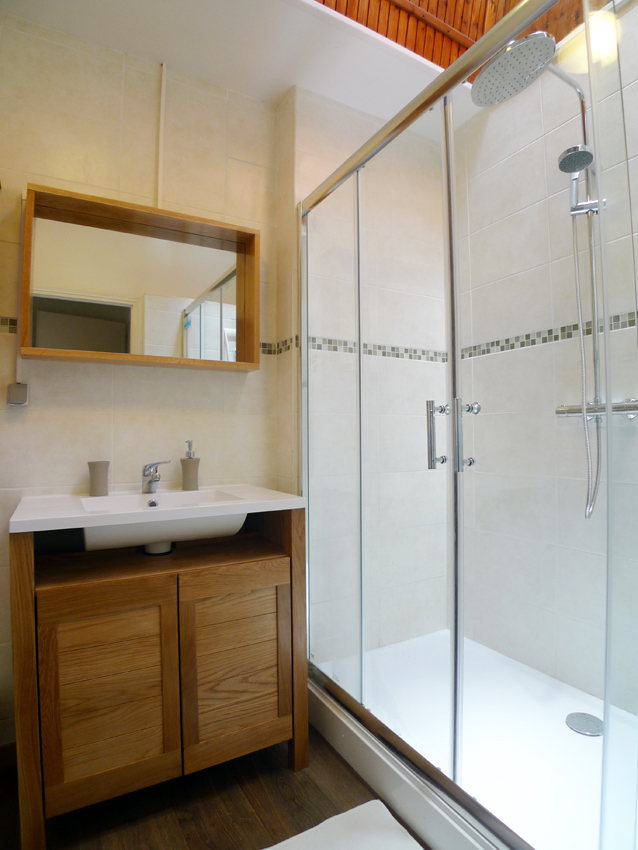 Double Shower Cubicle on first floor at Le Vieux Cafe