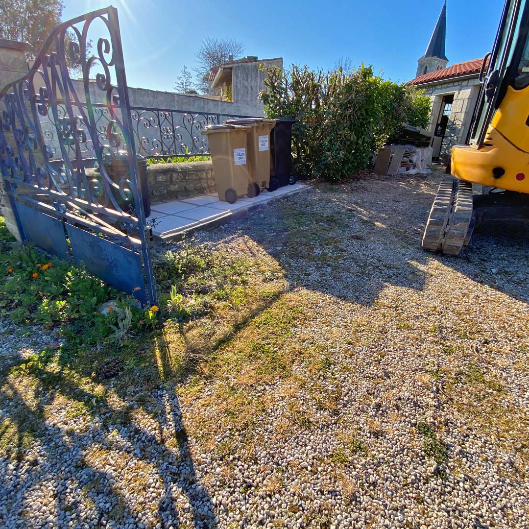 weeds coming through the gravel at Maison Lairoux