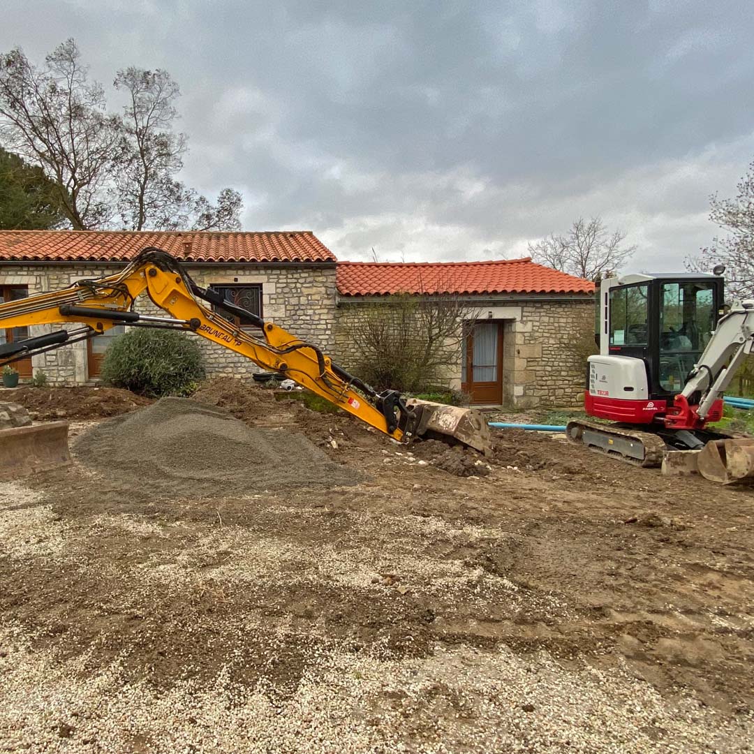 Digging out an old septic tank at Maison Lairoux
